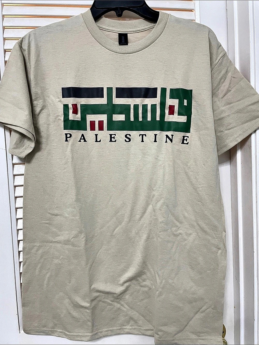 GILDAN Palestine Graphic Tee Size Medium